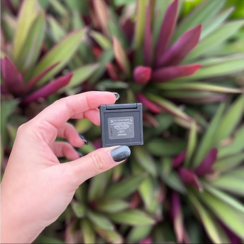 NARS shade iconic