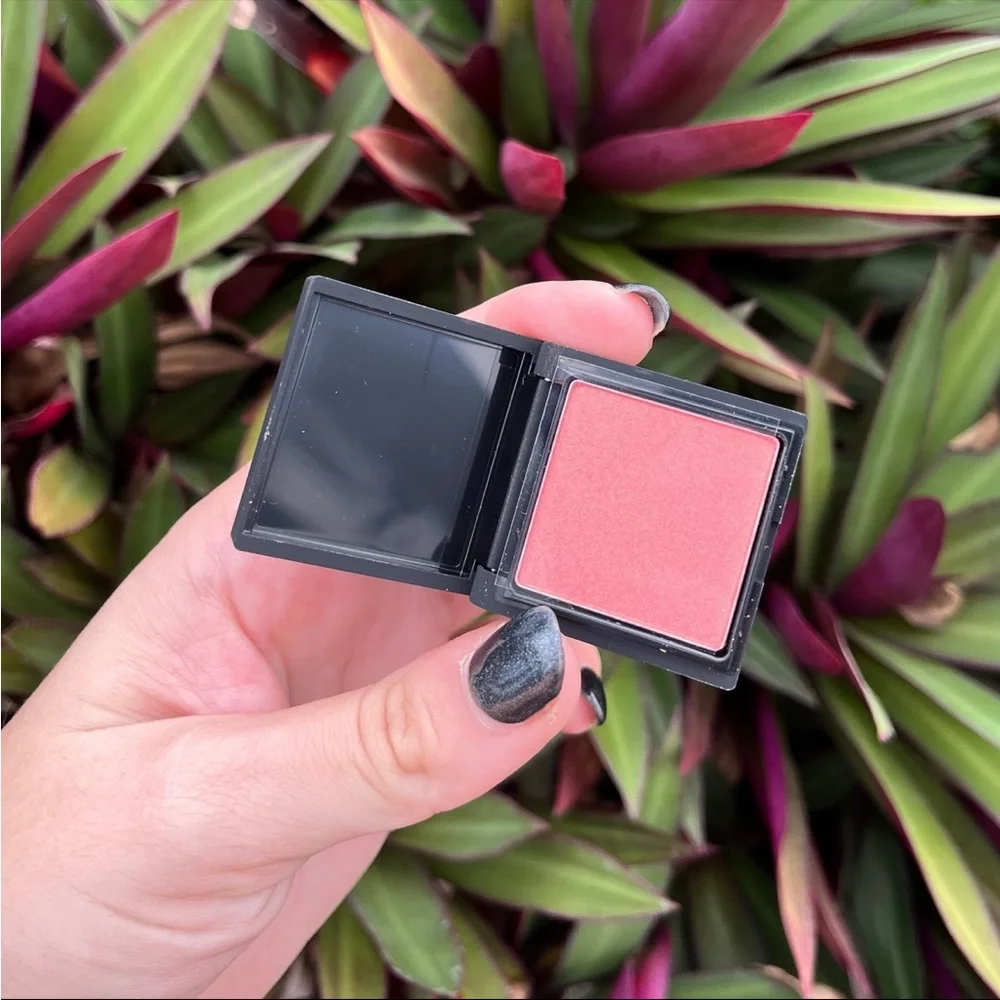 NARS shade iconic