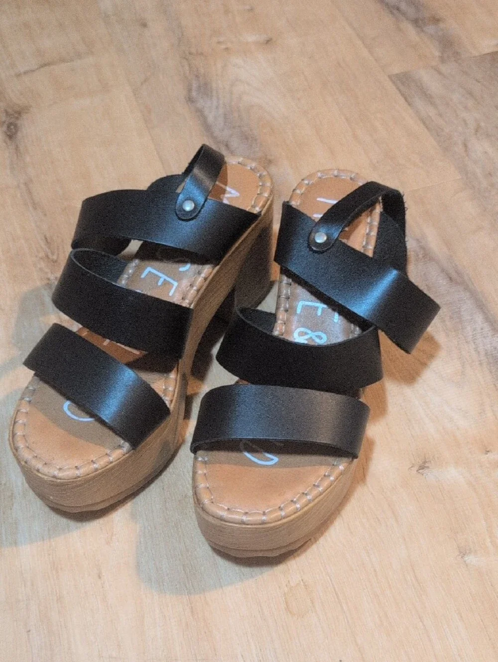N/A comfortable black