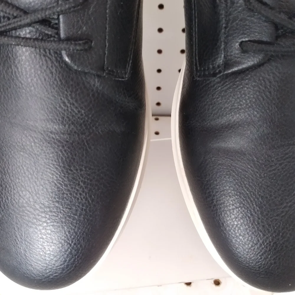 Calvin Klein excellent pre