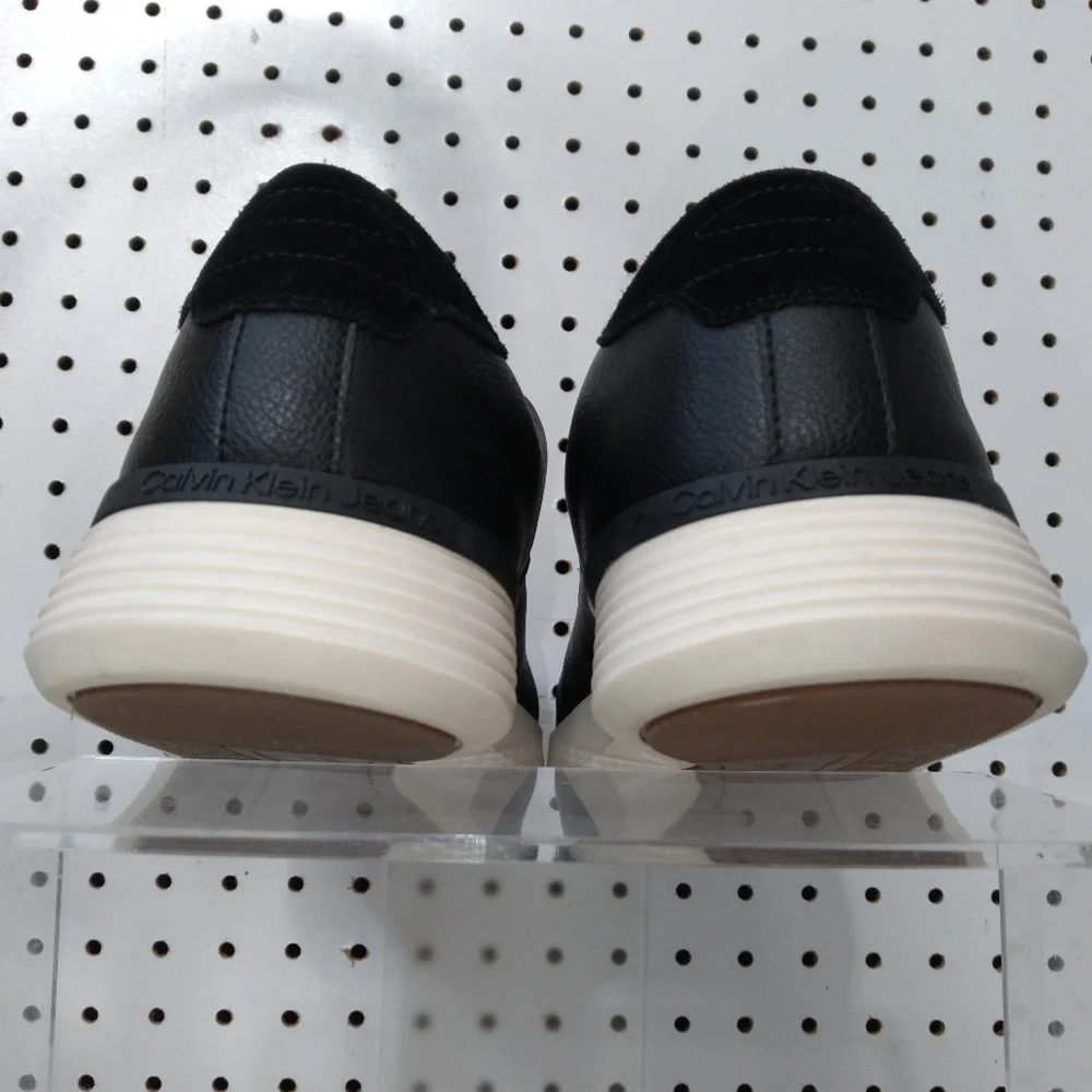 Calvin Klein excellent pre