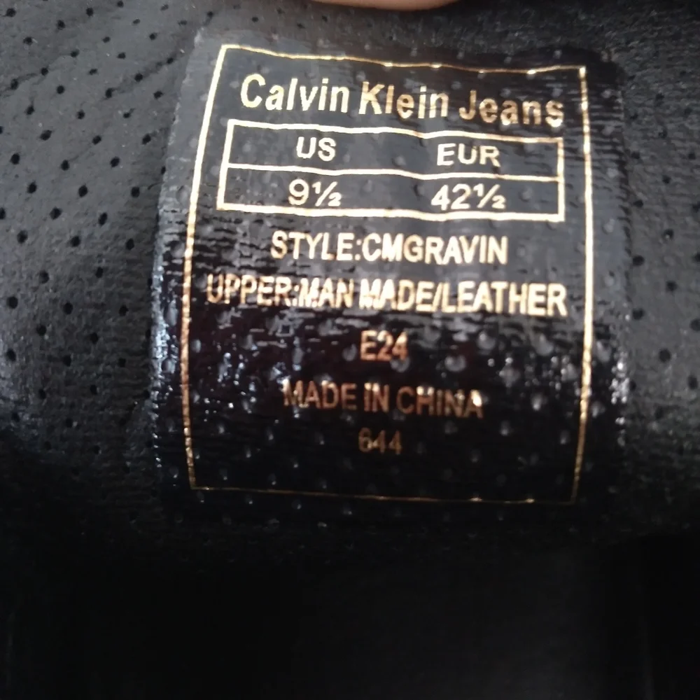 Calvin Klein excellent pre