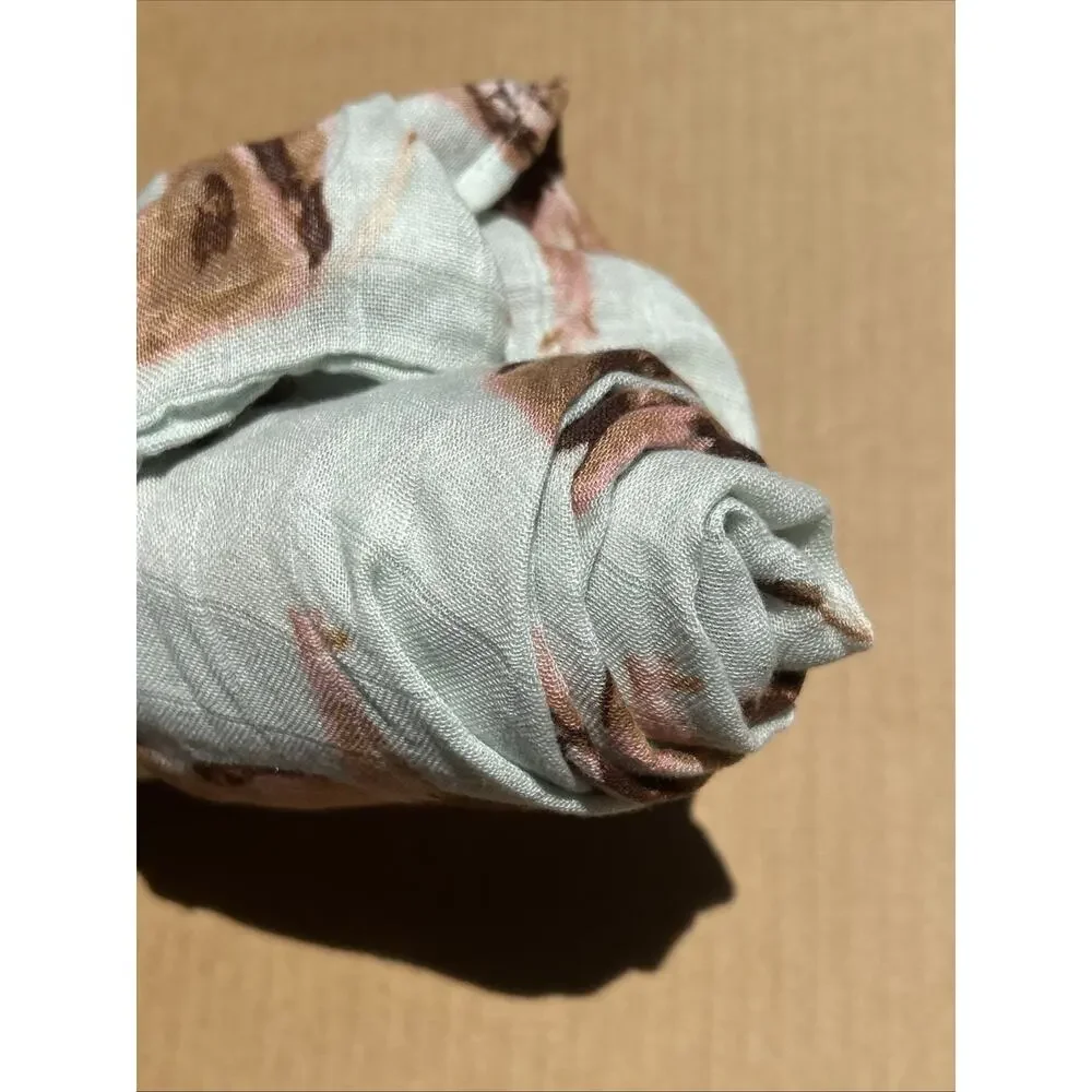Milkbarn lion swaddle