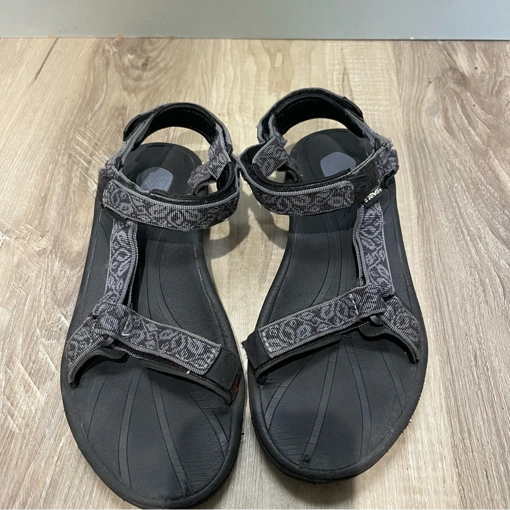 Teva stylish black