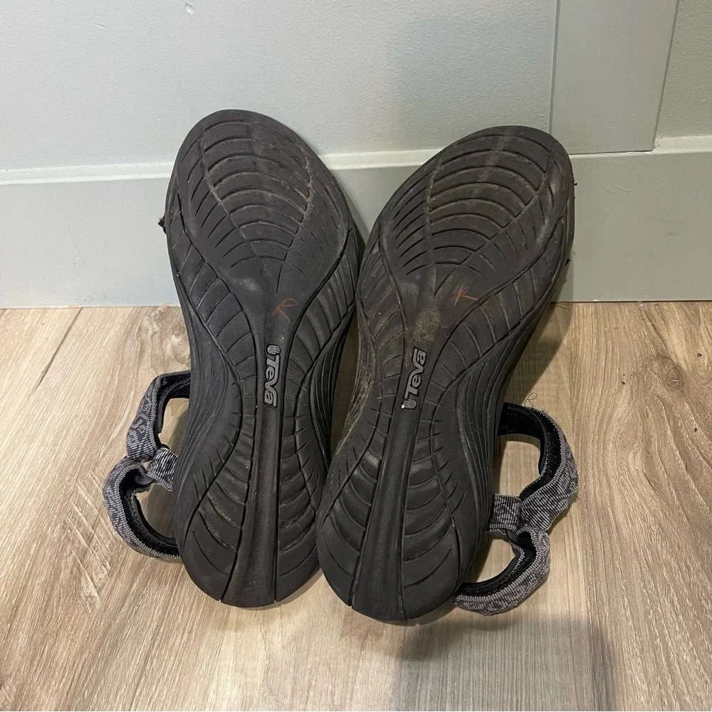 Teva stylish black