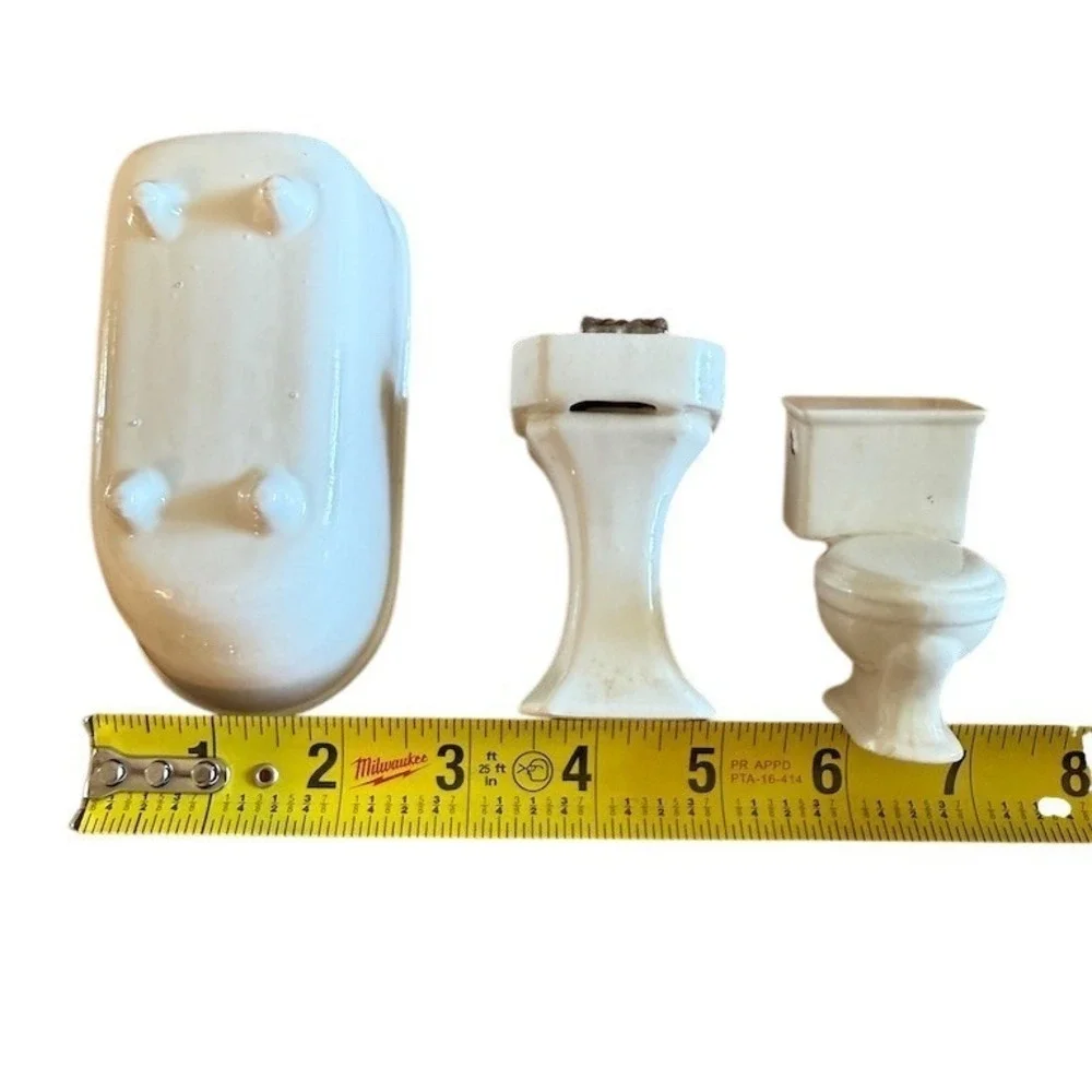 N/A dollhouse bathroom