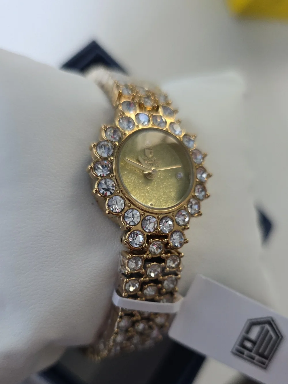 montres prestige elegant gold