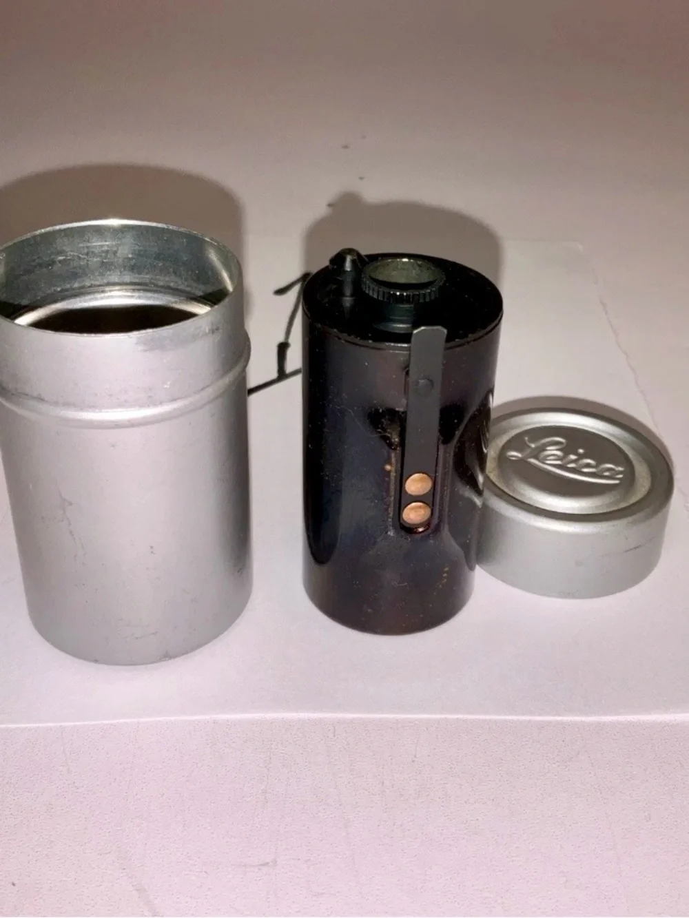 Vintage Leica Leitz Wetzlar Germany Reloadable 35mm Film Cassette W / Metal Case