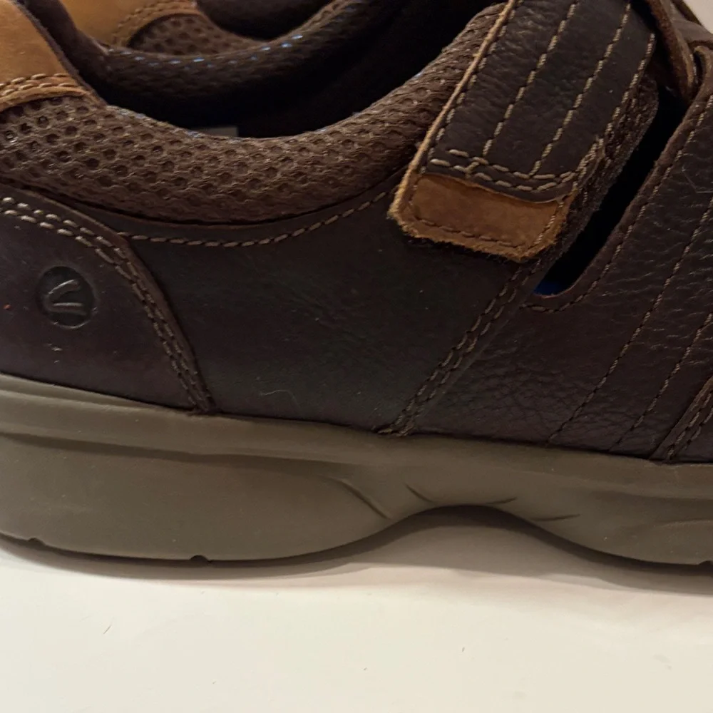 Clarks men dark