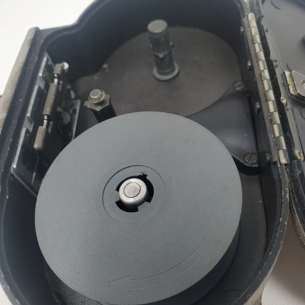 Vintage‎ Bell & Howell 134 Movie Camera 8MM Manual Case f1.9 Super Comat lens