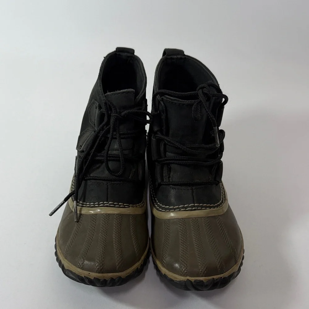 Sorel Out N About Waterproof Leather and Rubber Ankle Boots Sz 6