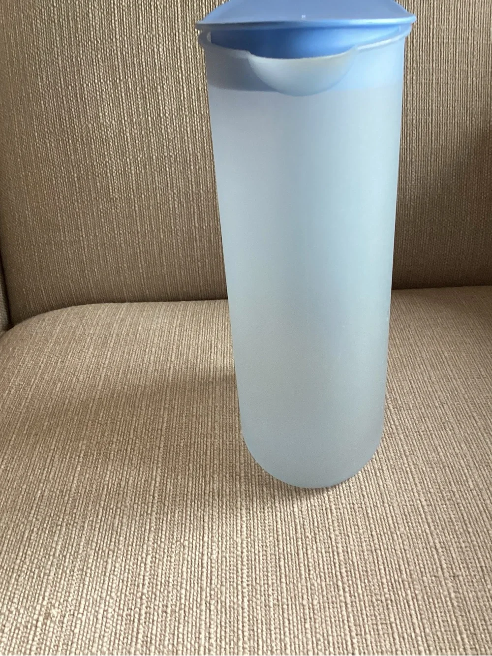 Tupperware pitcher Tupperware Pitcher 3333B Baby Blue Impressions Slim