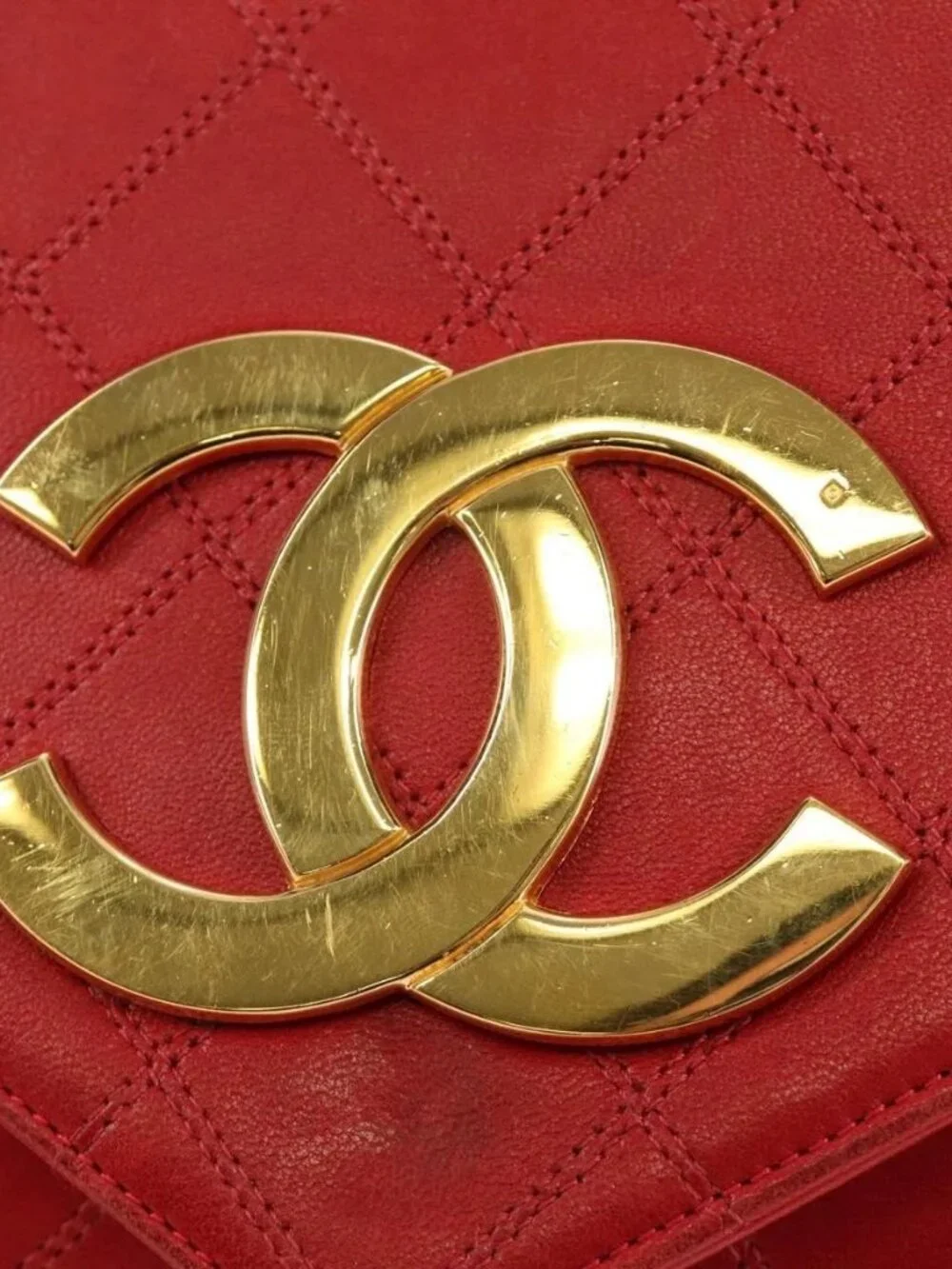CHANEL brand	chanel color	red
