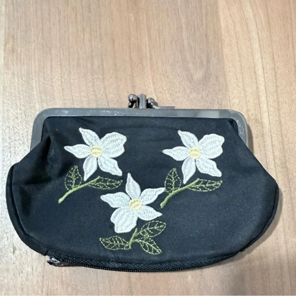 Vintage embroidered black floral clasp coin purse/ clutch bag