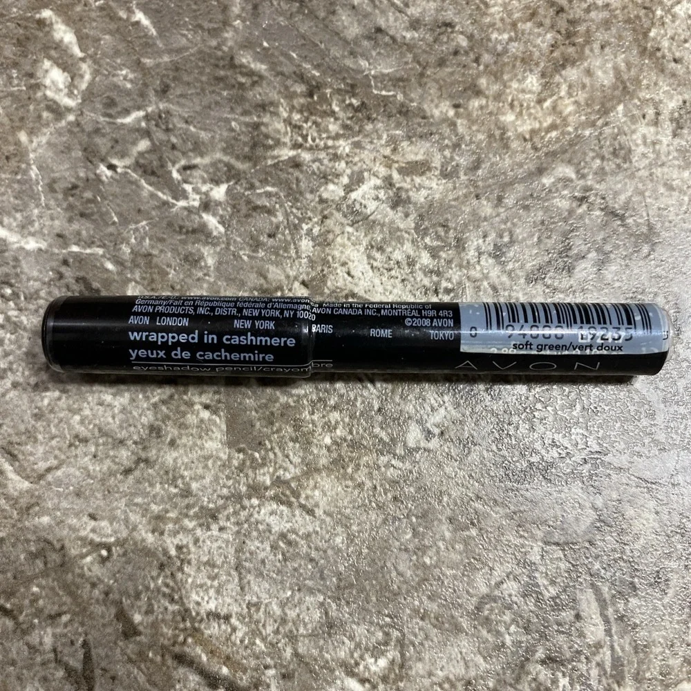 Avon Wrapped In Cashmere Eyeshadow Pencil‎ In Soft Green Sealed Full Size