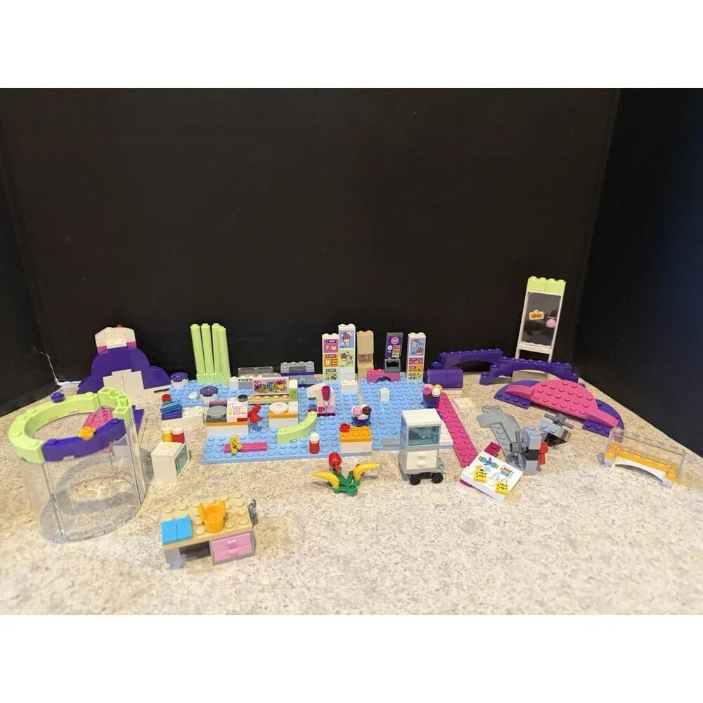 LEGO Friends 41320 Heartlake Frozen Yogurt Shop Building Only No Figures parts