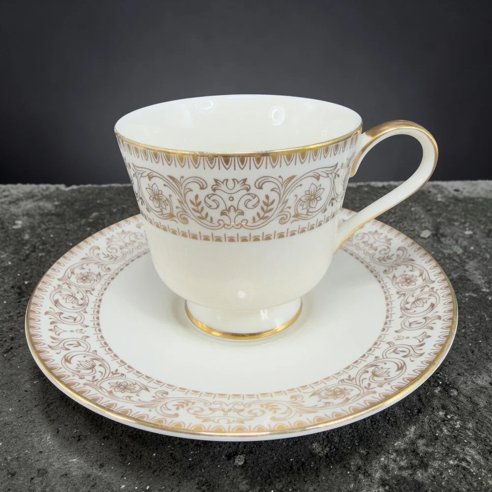 Royal Castle Goldaccent Ivory China Tea Cup and Saucer Set Gold Trim Made‎ Japan