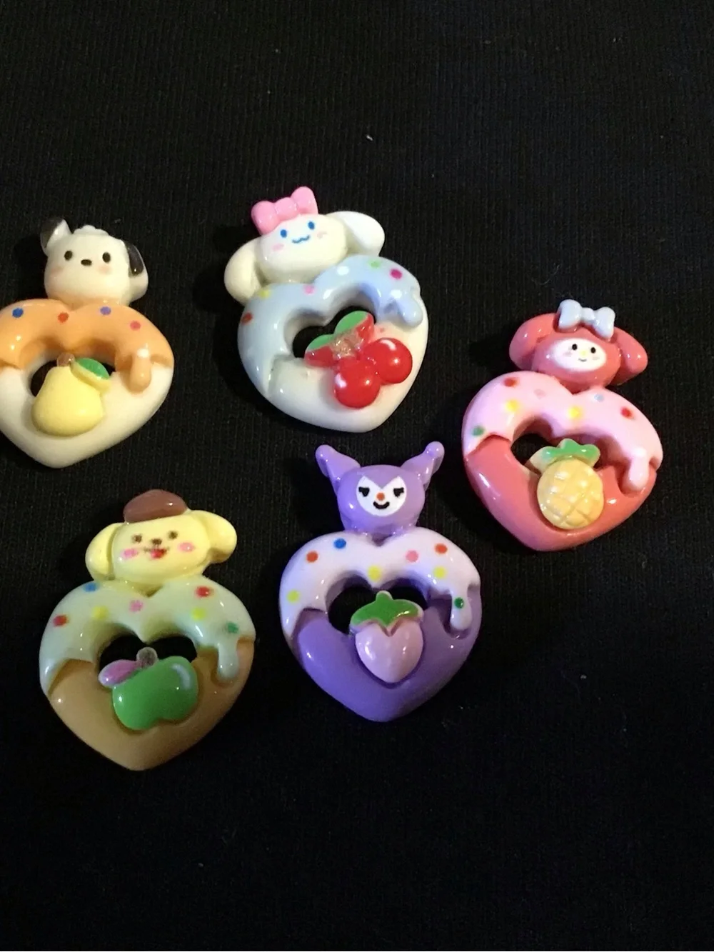 Set of 5 mini magnet with Sanrio character designs. Super cute.