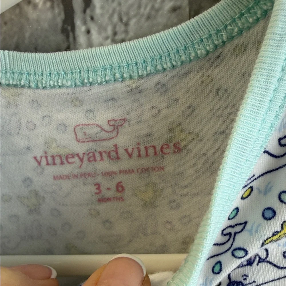 Vineyard Vines adorable floral
