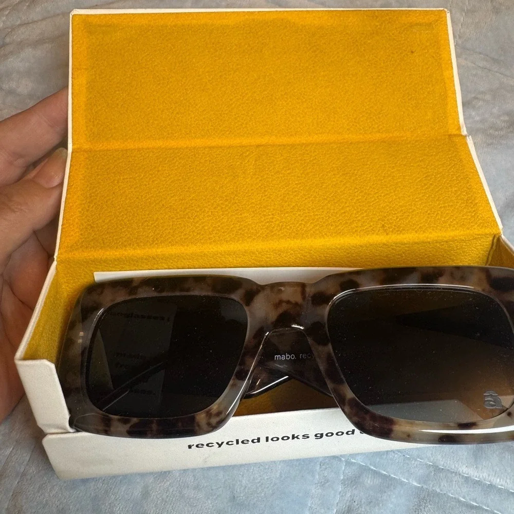 Szade stylish tortoiseshell