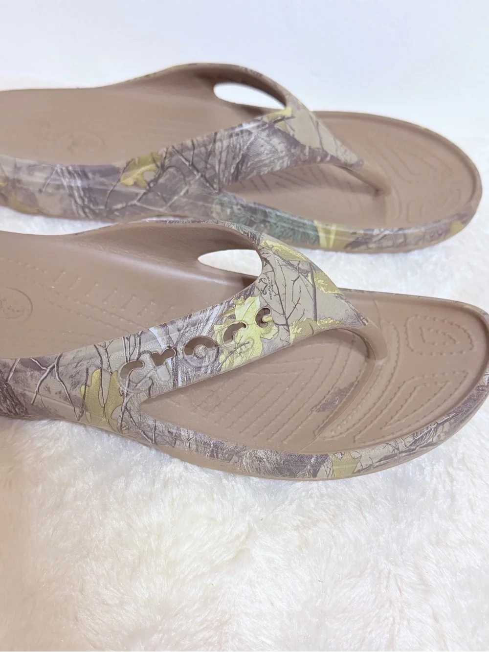 CROCS camo flip