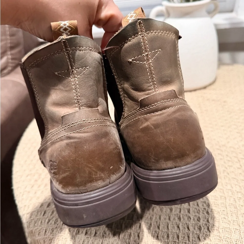 UGG stylish chukka