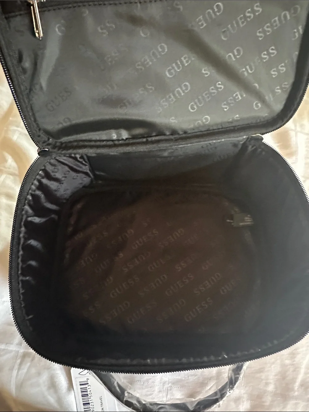 Guess nwt cismetic