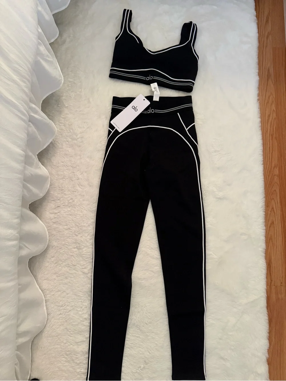 Alo Leggings in Black with White Piping With Matching Bra Top