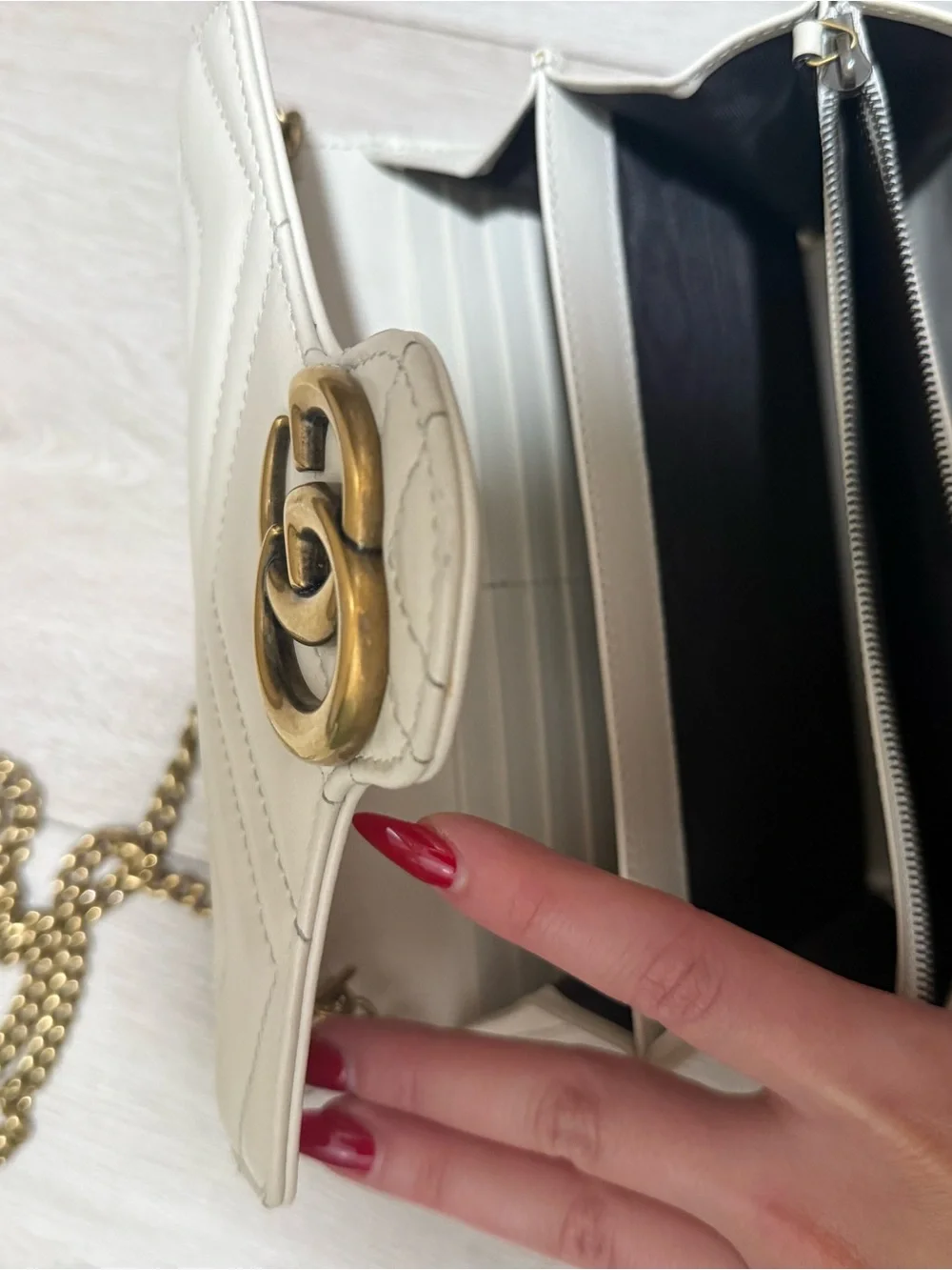Gucci compact cream
