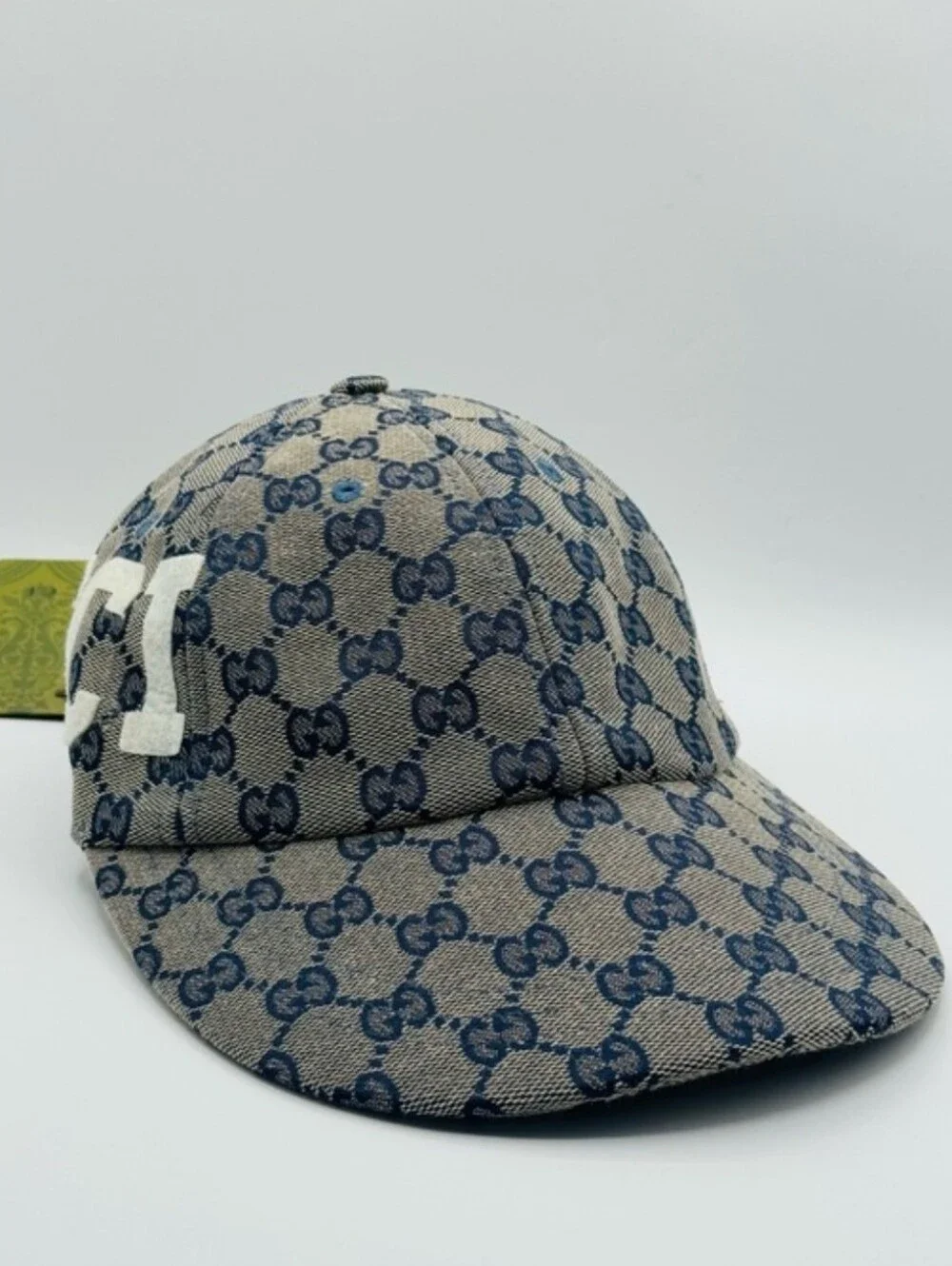 Gucci cap signature