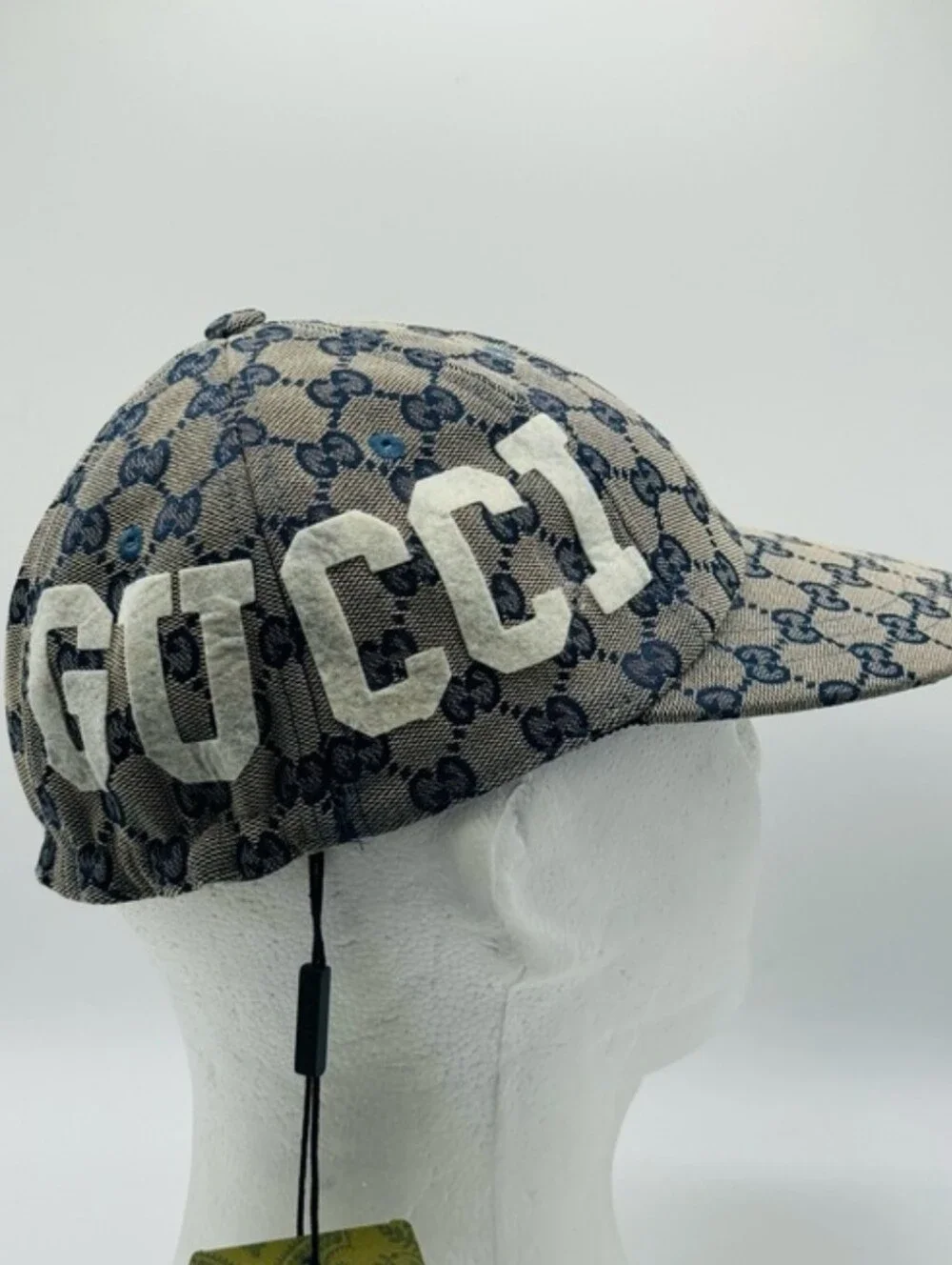 Gucci cap signature