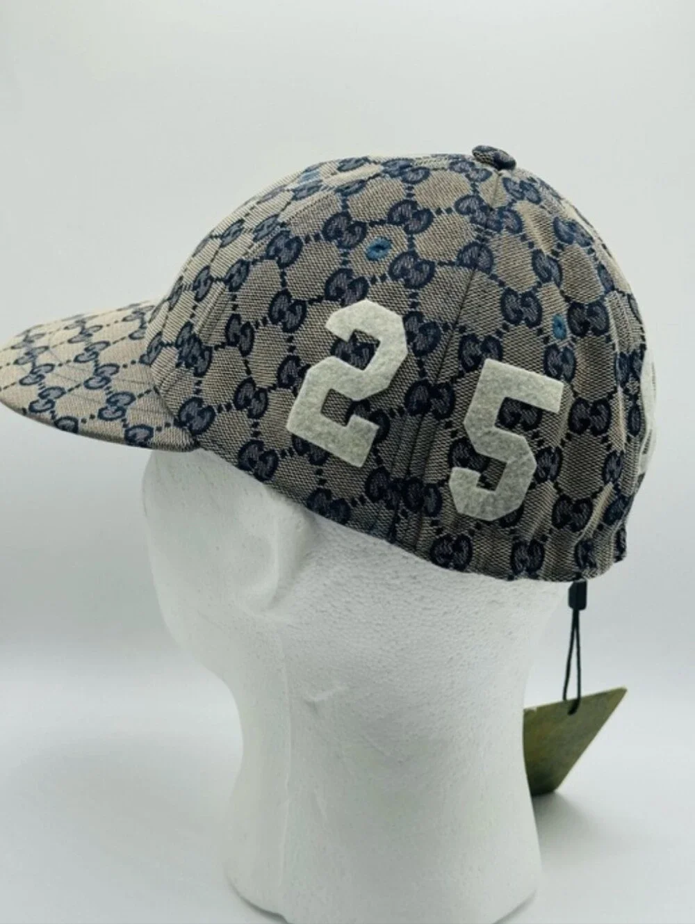 Gucci cap signature