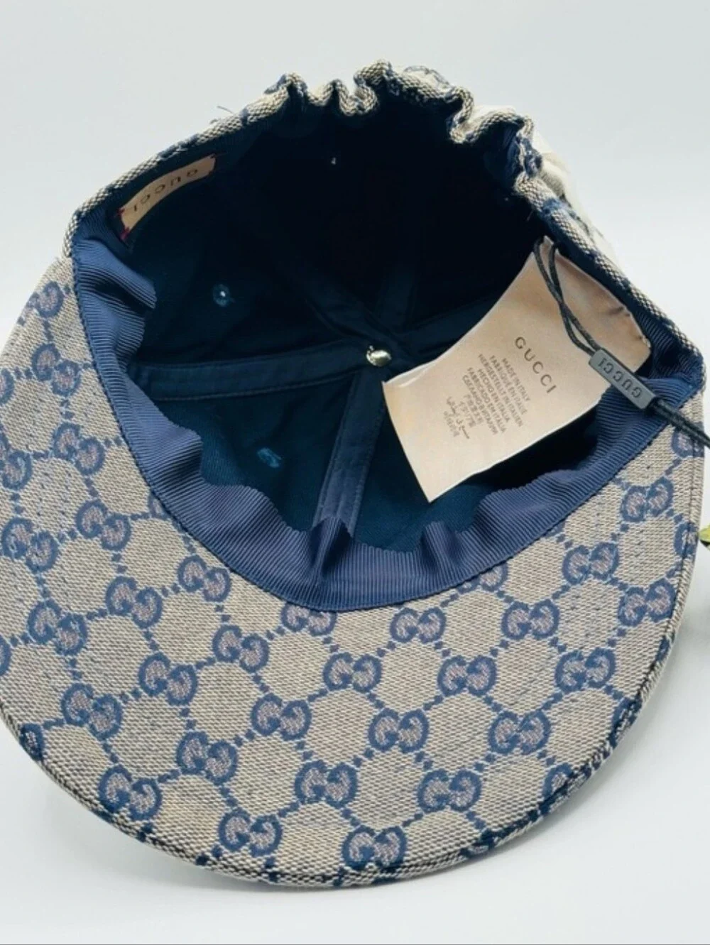 Gucci cap signature