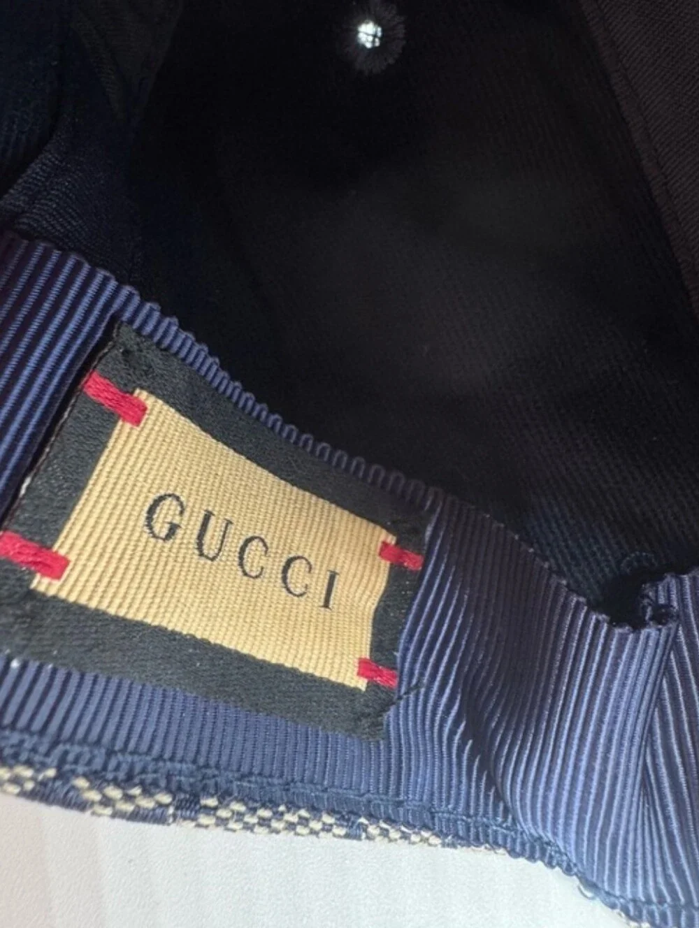 Gucci cap signature