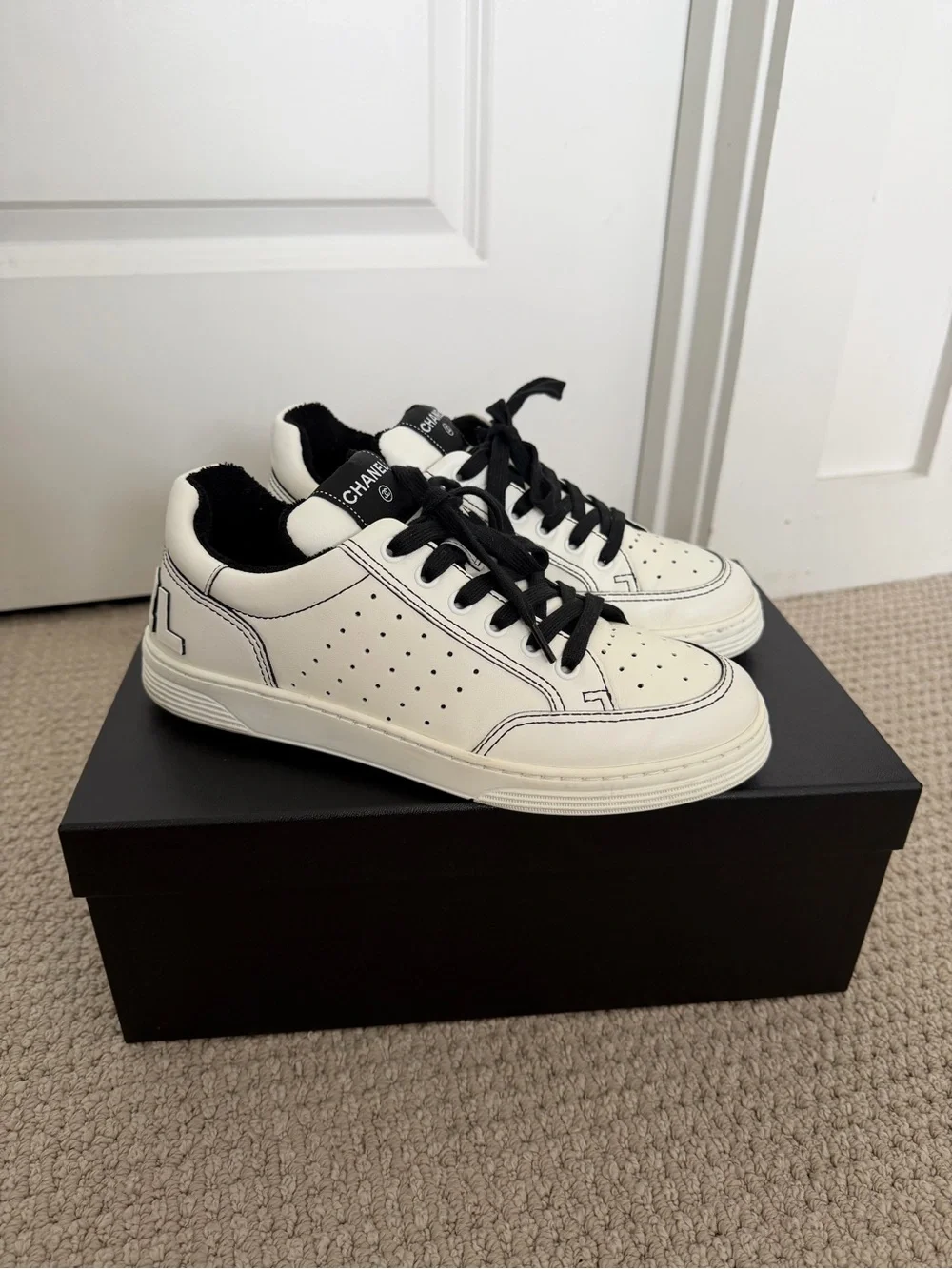 CHANEL classic low