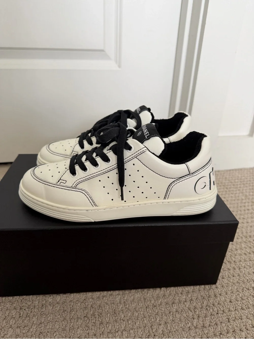 CHANEL classic low