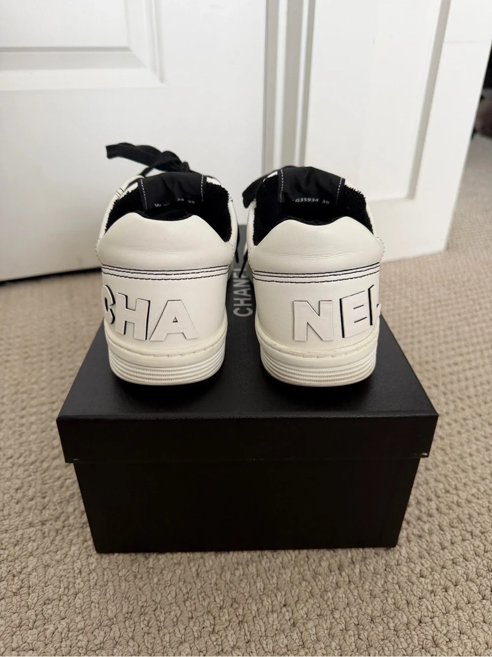 CHANEL classic low