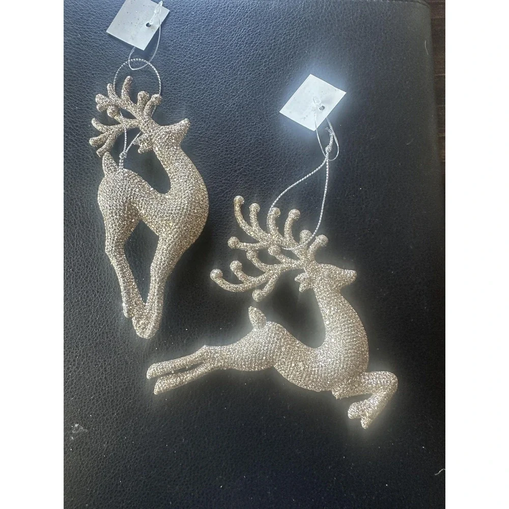 Unmarked gold glitter