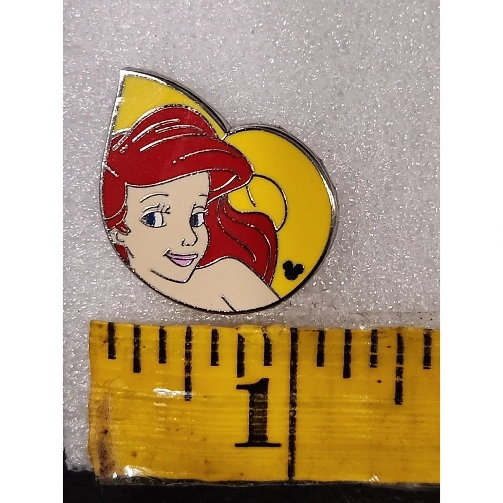 Disney Pin The Little Mermaid Princess Ariel Shell 2009 Hidden Mickey‎ DLR 69172