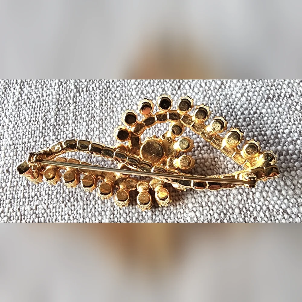Vintage Gold and Light Purple Floral Gemstone Brooch