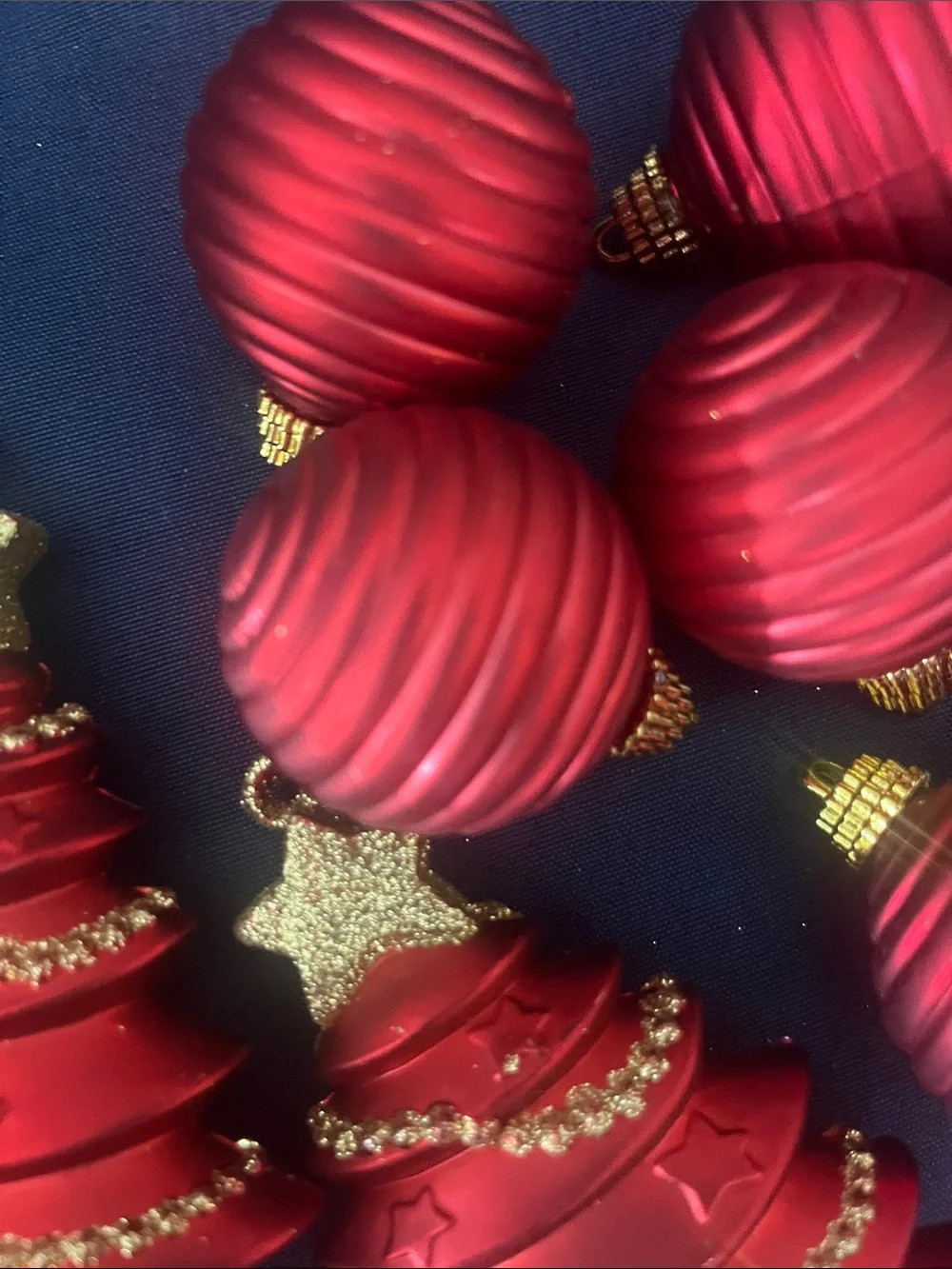 N/A festive red