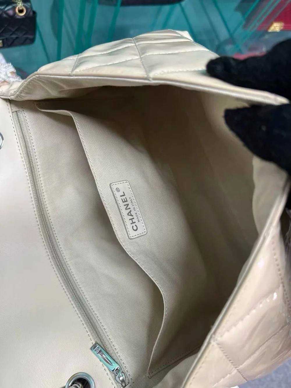 CHANEL shoulder bag