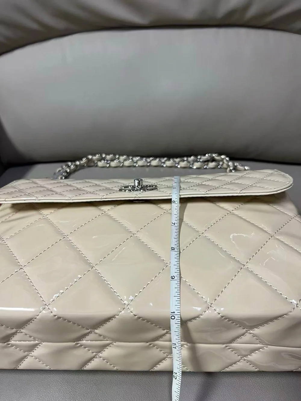 CHANEL shoulder bag