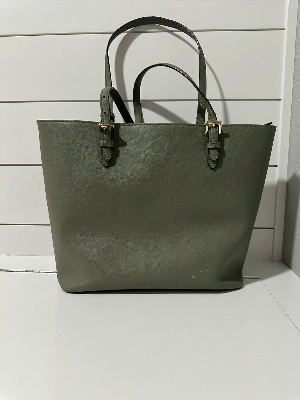 Michael Kors use front hardware