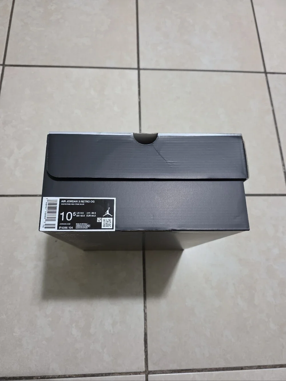 Jordan empty shoe