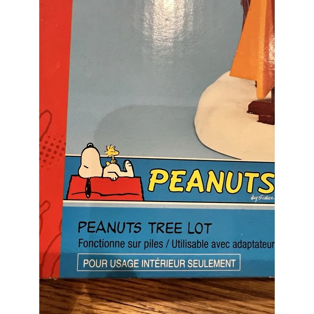 Department 56 Peanuts Tree Lot Christmas Charlie Brown Linus 2004 59104 Light Up