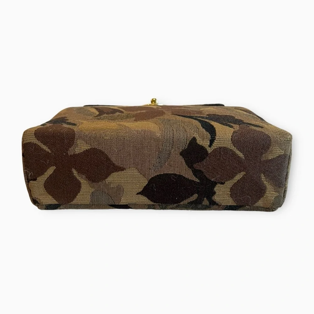 Vintage camo floral