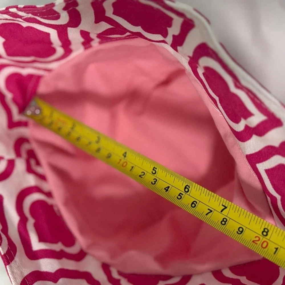 Pink and white women's‎ or girl's bucket hat