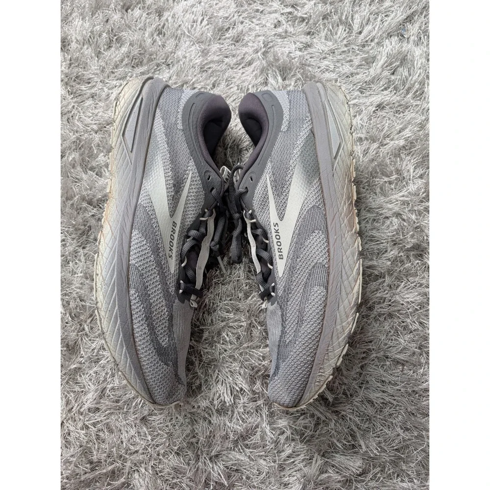 Brooks mens revel