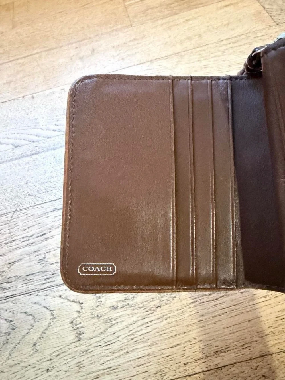 Coach creasing bifold preppy